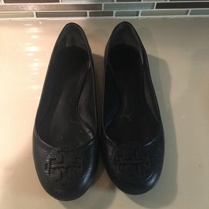 Tory Burch Black Leather reva Flats in size 7
